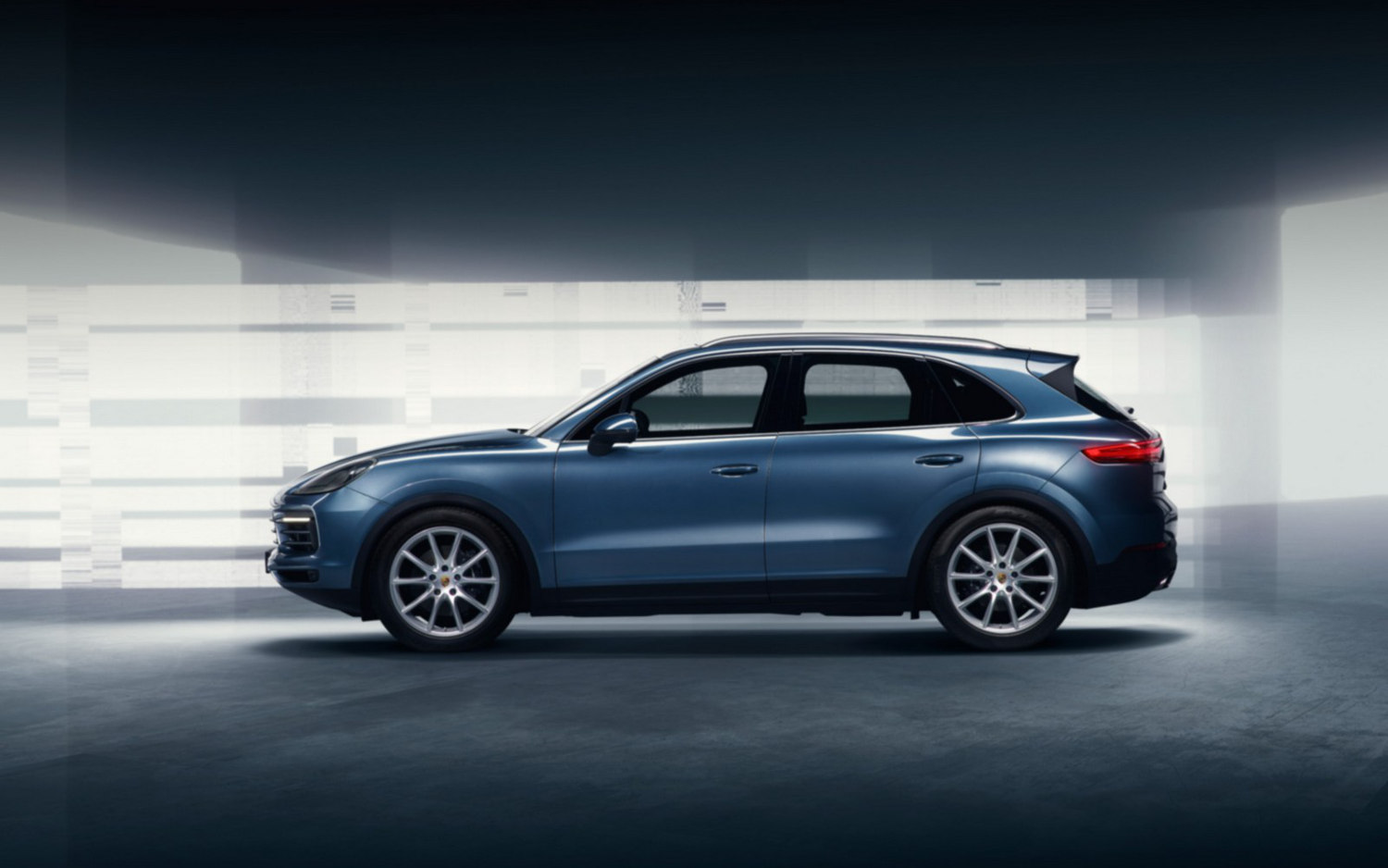 Comparison Porsche Cayenne 2017 vs Porsche Cayenne Platinum 2018 SUV Drive